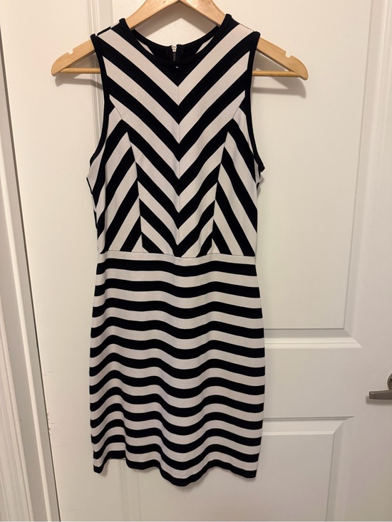 LOFT Dresses & Skirts - LOFT Black and White Stripe Sleeveless Dress. Size 4